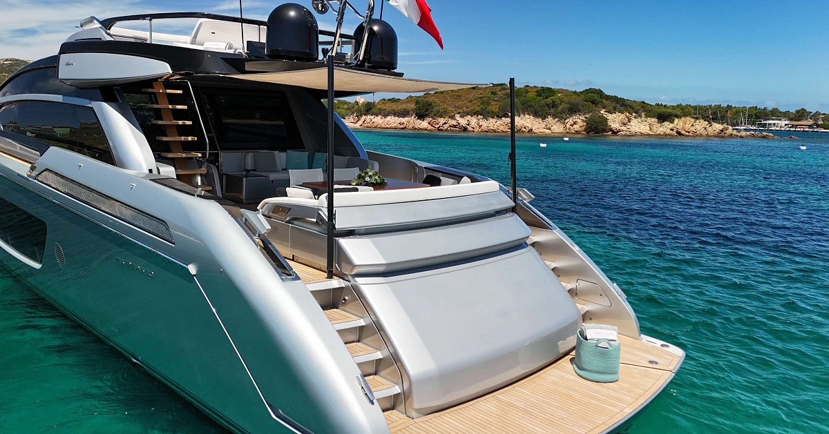 Аренда мега яхты Riva Perseo 76 на Сардинии, Италия